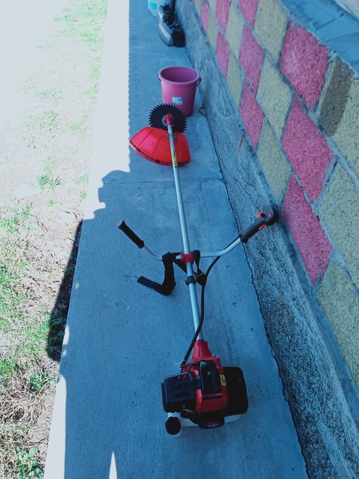 Продам мотокосу триммер