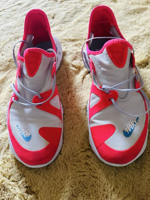 Adidasi Nike Free
