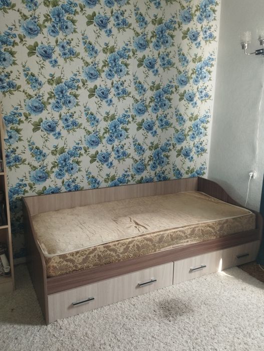 Продам кровать с матрасом
