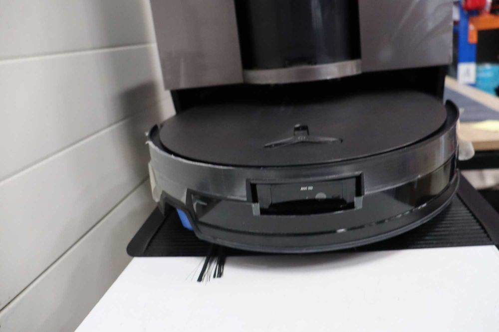 ECOVACS X11 OMNICYCLONE Роботизирана прахосмукачка с функция за моп, струя и 19 500 Pa, изкачване 4 см удължаващ се моп, PureCyclone, авт. изпразване