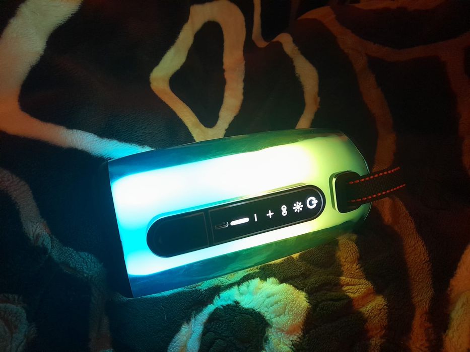 Vand boxa JBL  noua z