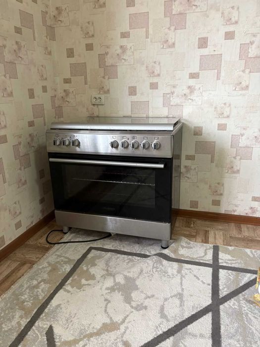 Продам газ плиту.