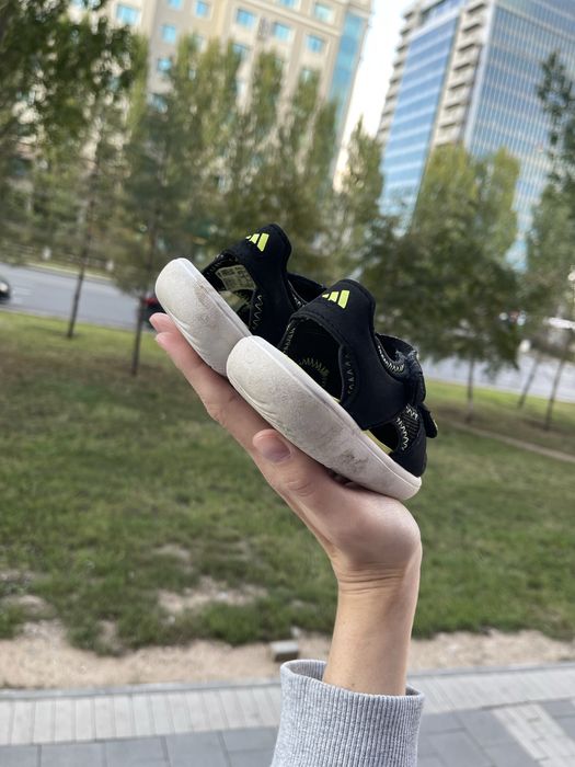 Продам сандали Adidas