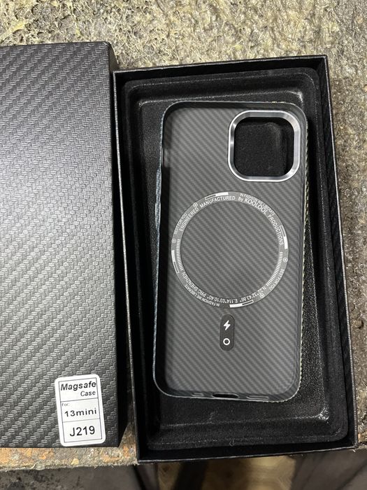 Iphone 13mini.(под карбон.)