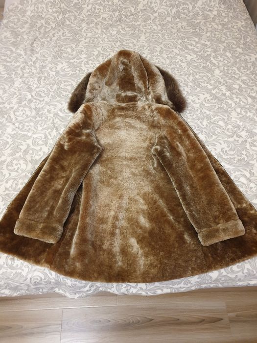 Продам шубу женскую