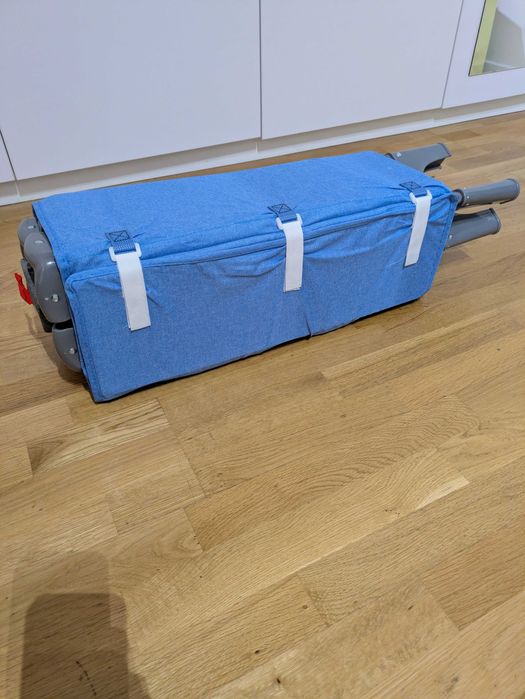 Patut de voiaj cu accesoriu pentru bebelusi