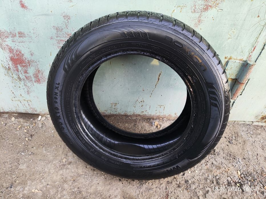 Продам шину Nokian 215/60 R16 липучка