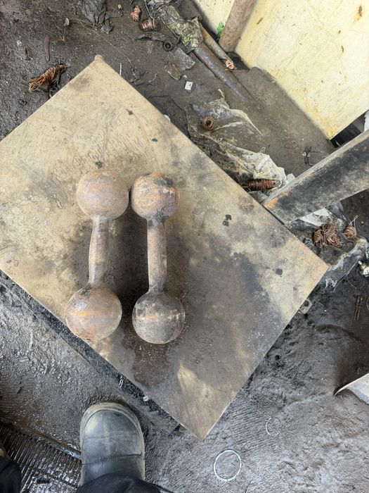 Продам гантель 5кг,