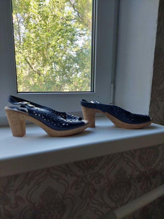 Босоножки новые продаю