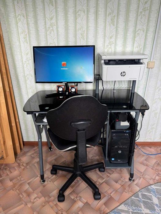 Продам компьютер стол компьютерный и кресло