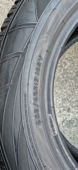 4 anvelope iarna ca noi Falken 235/60/17.Pretul este pe bucata.