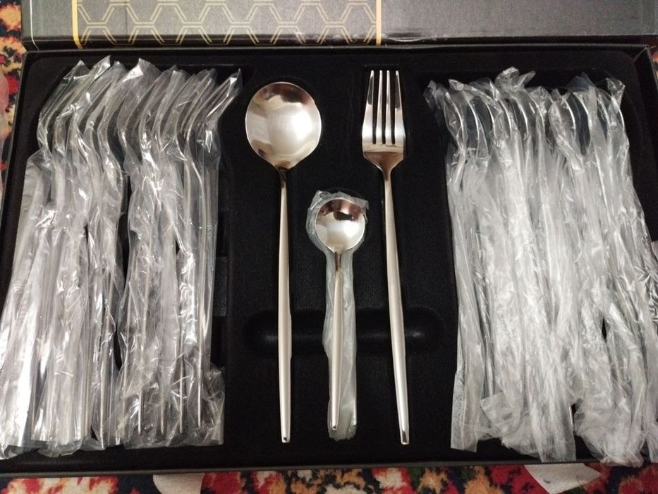 Продам набор столовых приборов
