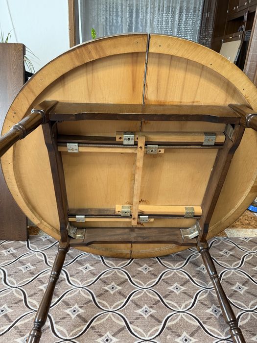 Трапезна масивна маса ф110 + 4 бр. столове