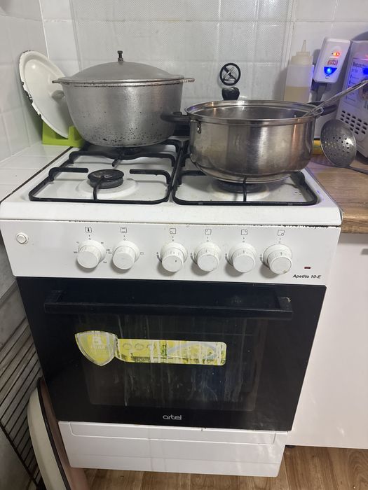 Продам Газовую плиту