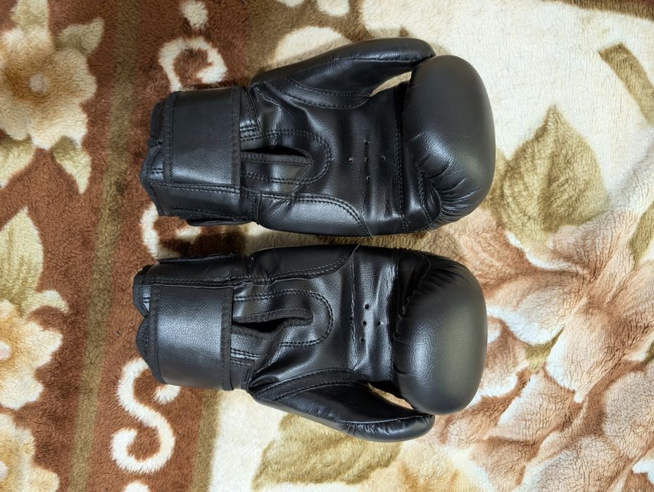 Боксерские перчатки