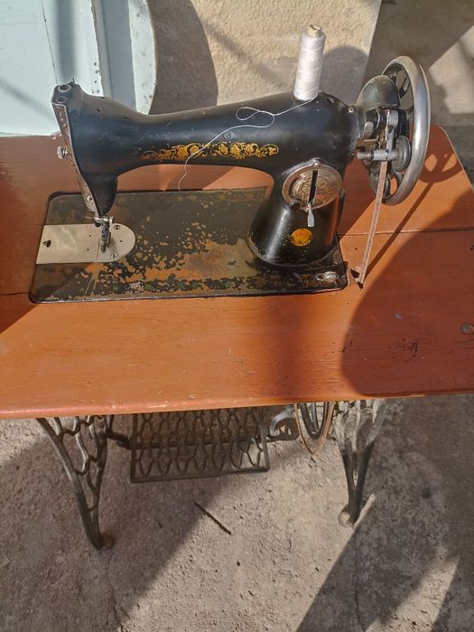 Швейная машина Зингер