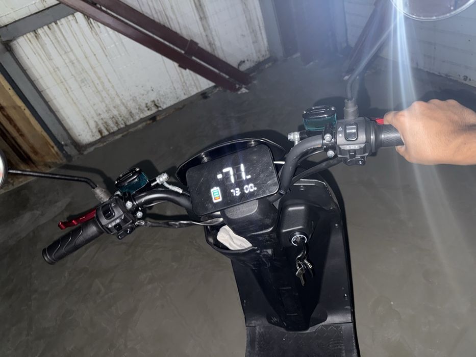 Srochna Elektoroskuter sotiladi