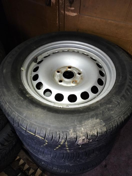 Roți complete și cauciucuri de vânzare