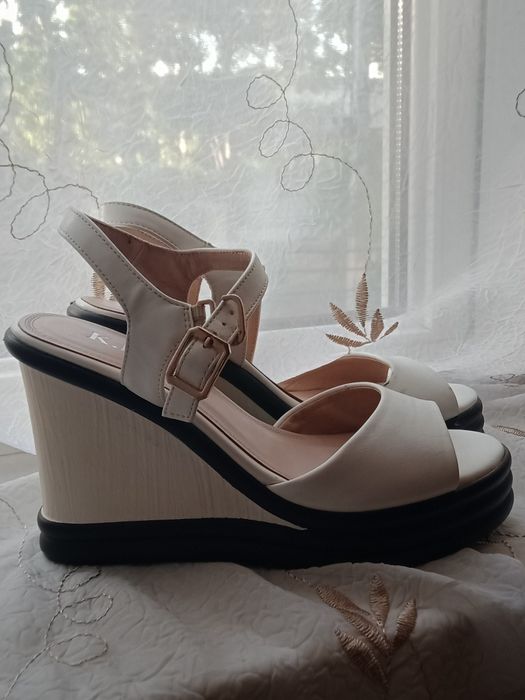 Белые босоножки 37 размер