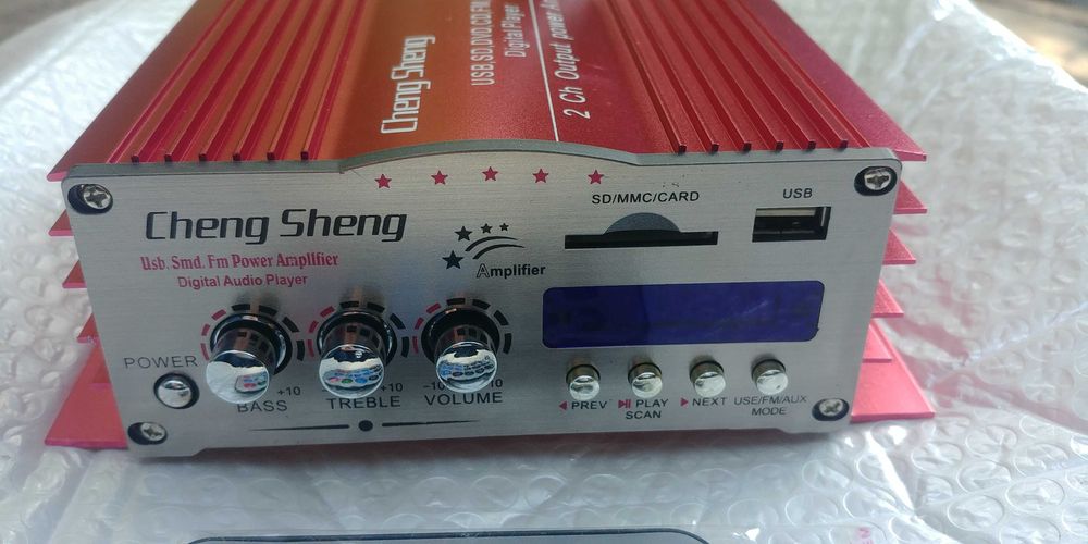 Автомобильный стереоусилитель в корпусе