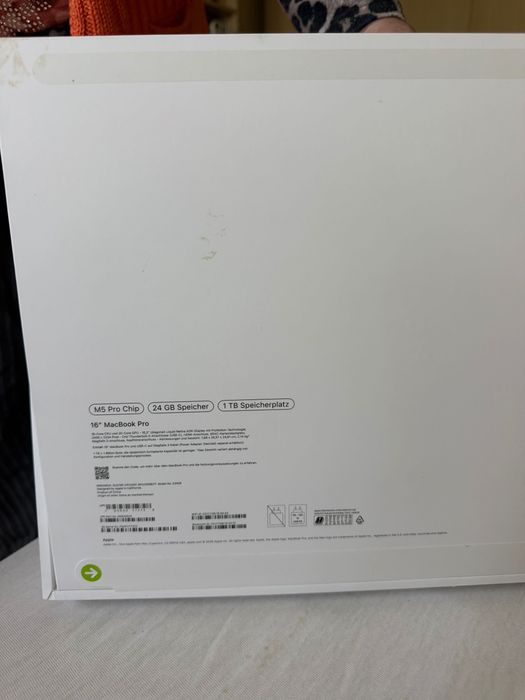 MacBook 16 inch m5