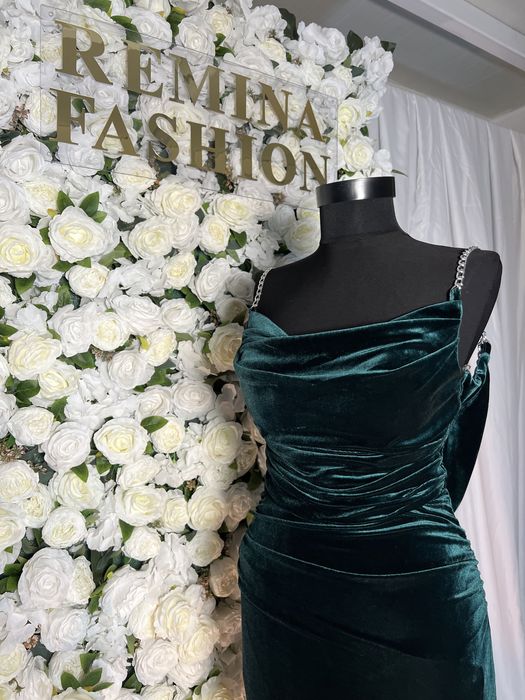 Рокля дълга зелена кадифе