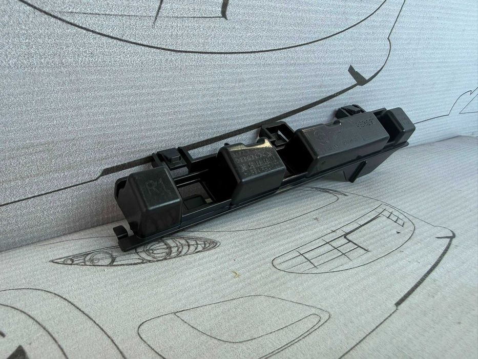 Suport Ghidaj Prag Lateral Dreapta Fata BMW Seria 4 F32 F33 F36 2016 / 2014-2021 Cod OEM 51777294888 (5C2)