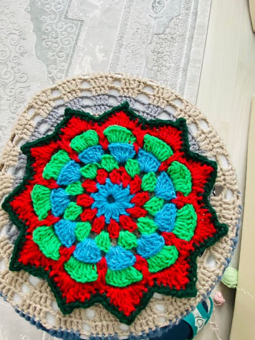 Продам вязанную салфетку