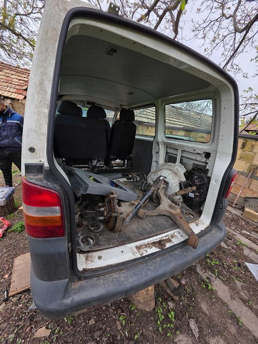 Продавам vw T5 на части