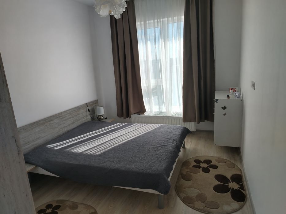 Închiriez sector 4 apartamrnt