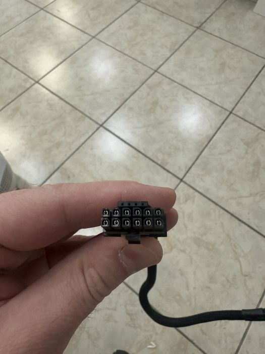 Питающий кабель на видеокарту