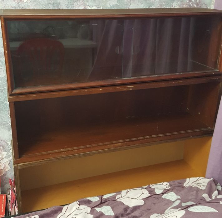 Книжные полки и  тумбочка (1метр)