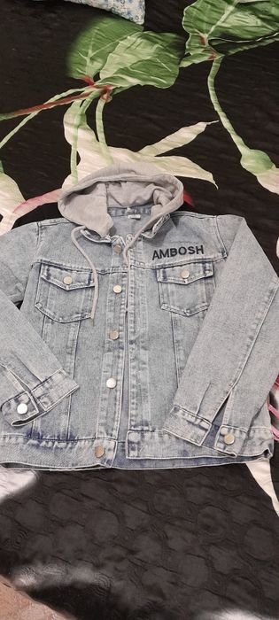 Продам куртку для девушки