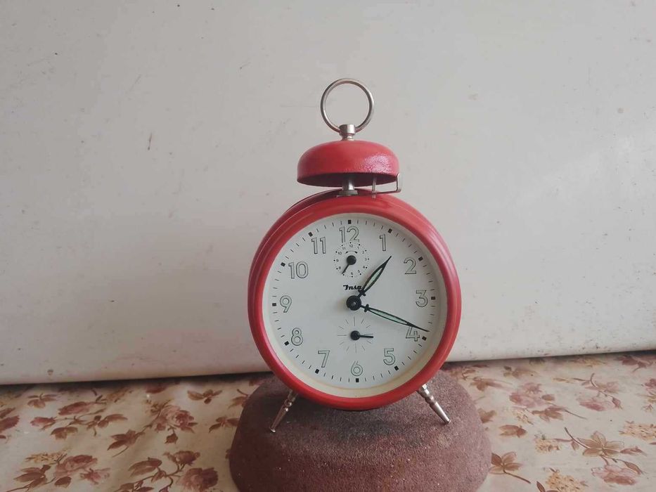 Ceas desteptator de masa - mecanic ,  Jnsa fabricat in Yugoslavia .