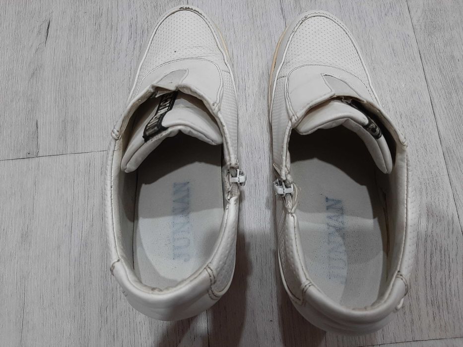 Продаю женскую обувь