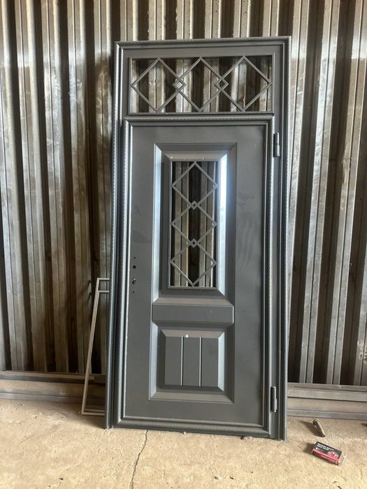 Темир ешик,Железная дверь