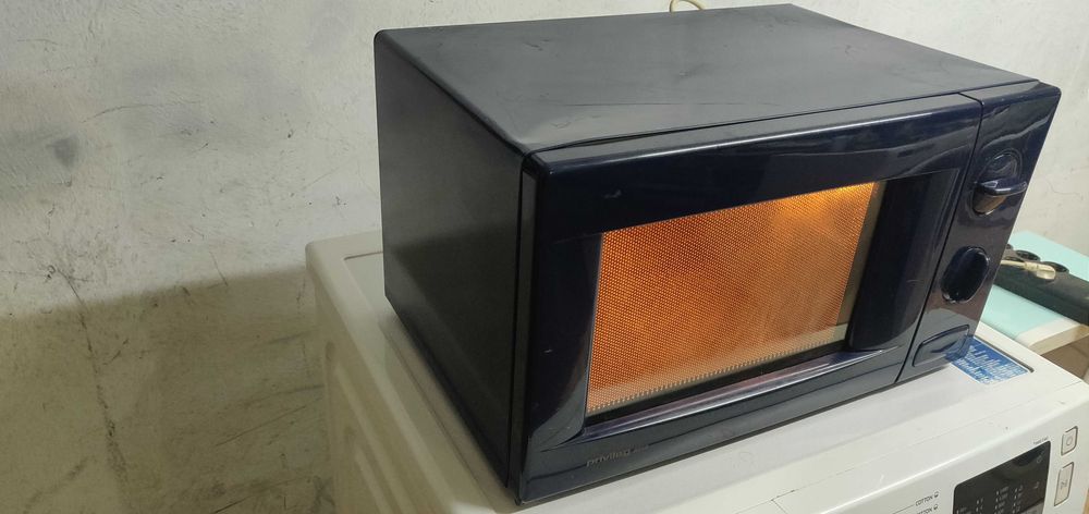 Cuptor cu microunde Privileg