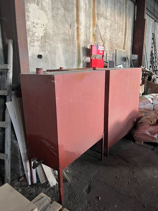 Метални варели по 1 тон всеки