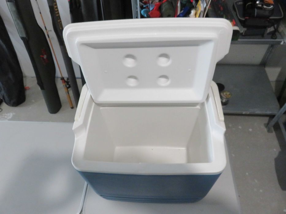 Кутии за примамки и хладилна кутия Igloo