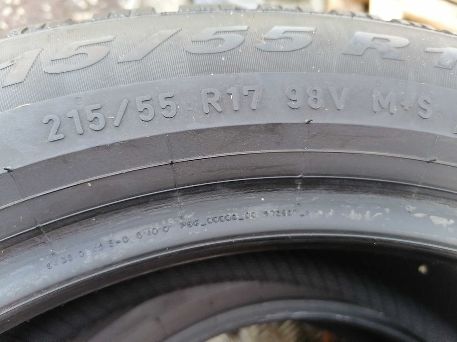 2 бр. Pirelli 215/55R17 DOT 2922