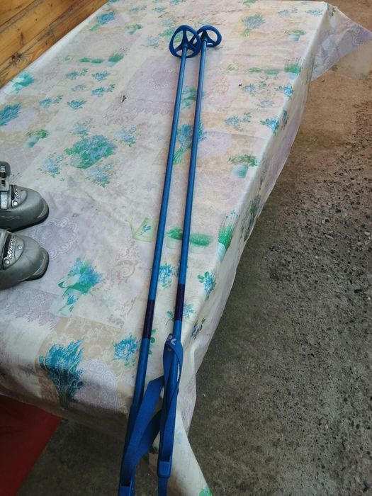 Skiuri+ clăpari+ bețe  300 lei