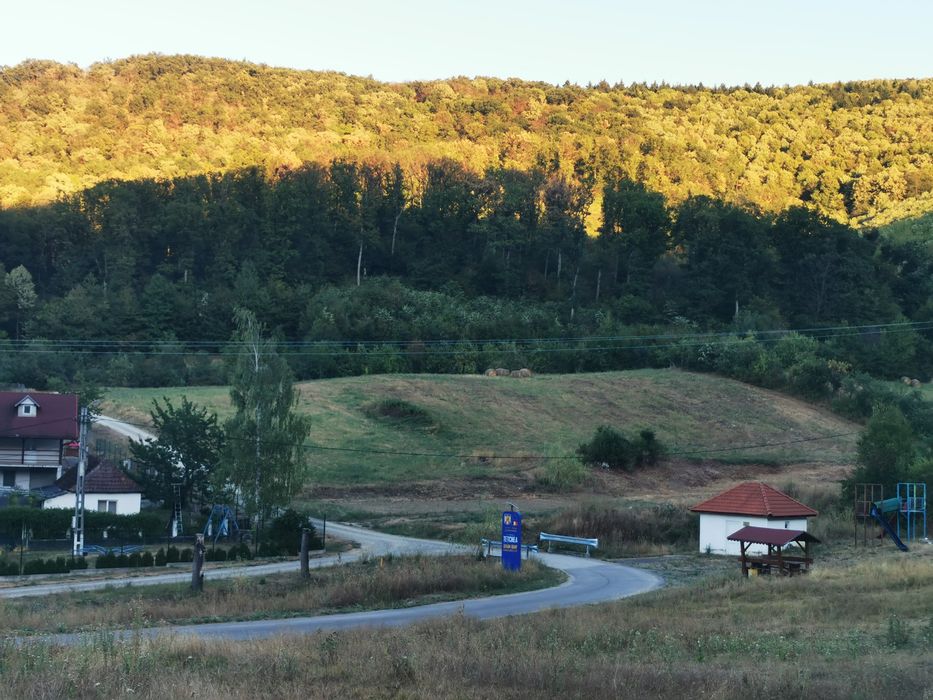 Vând parcele zona Lazut