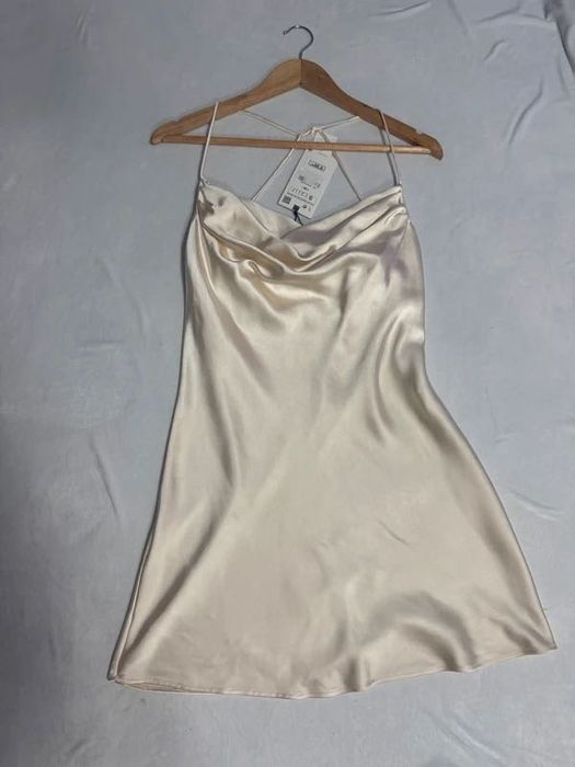 Rochie mini satinata slip dress cu spatele gol Zara mărimea S