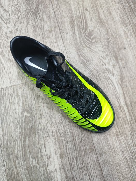 Бутсы 2 пары, размер 31 и 34