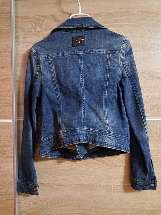 Vând geaca de blugi