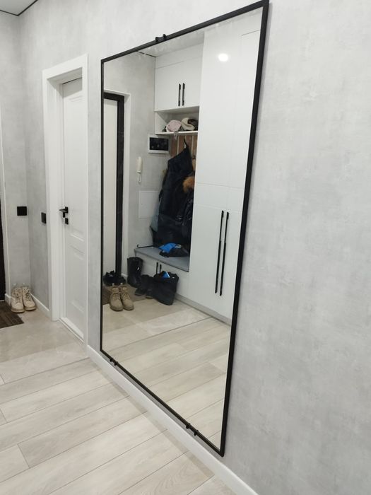 Продам большое настенное зеркало