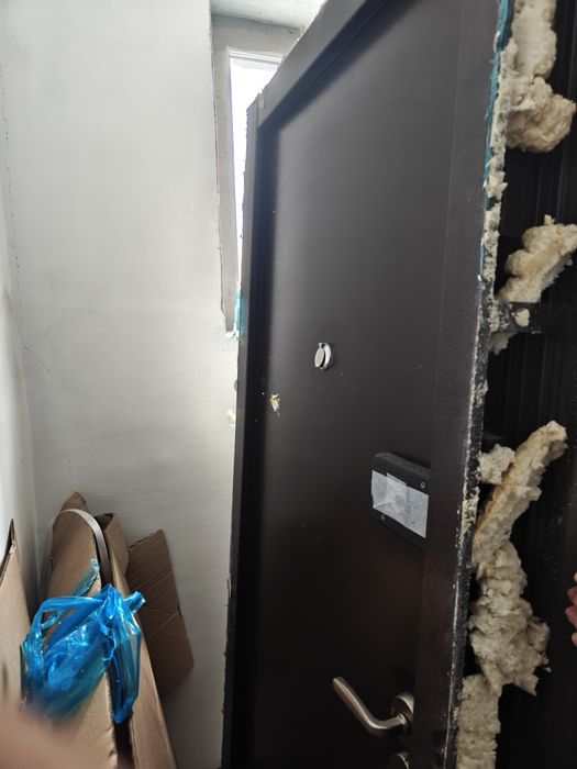 Дверь входная б/у