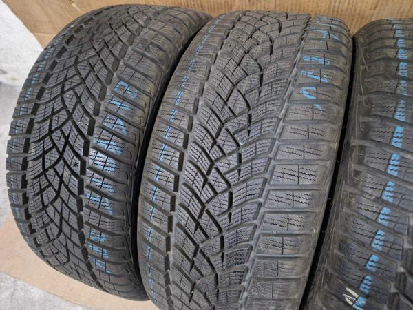 4 Goodyear R17 215/45
зимни гуми DOT4318