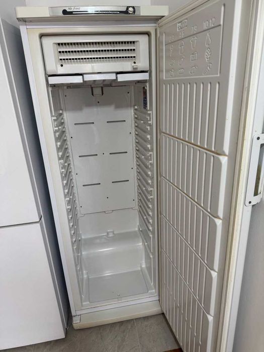Морозильник вертикальный Indesit