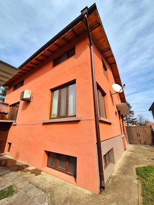 Дом готов за нанасяне в центъра на Бяла Слатина .